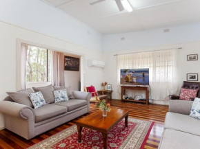 'Daves Place', 27 Rigney St - Holiday house with WIFI, Aircon & Boat Parking
